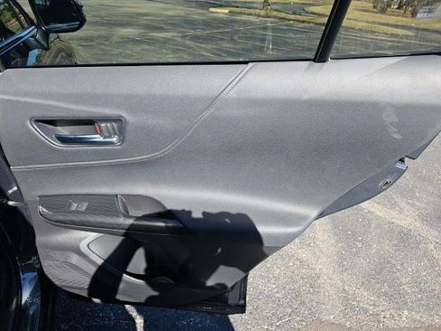 Used 2024 Toyota Venza XLE image 17