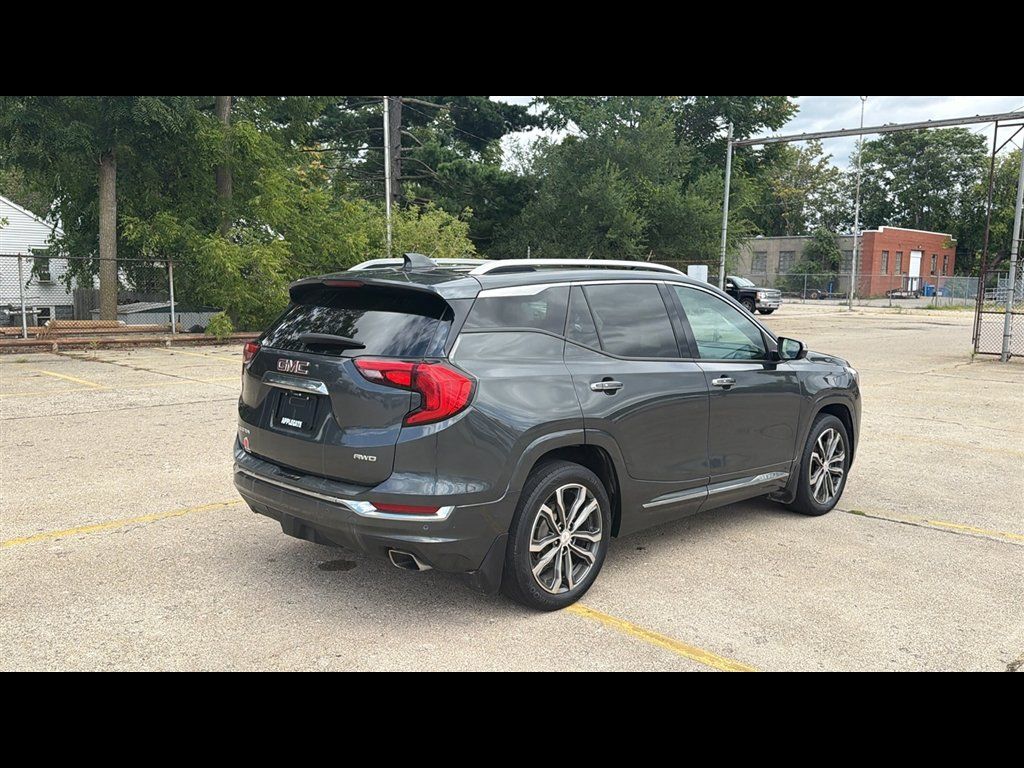 Used 2019 GMC Terrain Denali w/ GMC Pro Grade Package AWD/4WD image 5