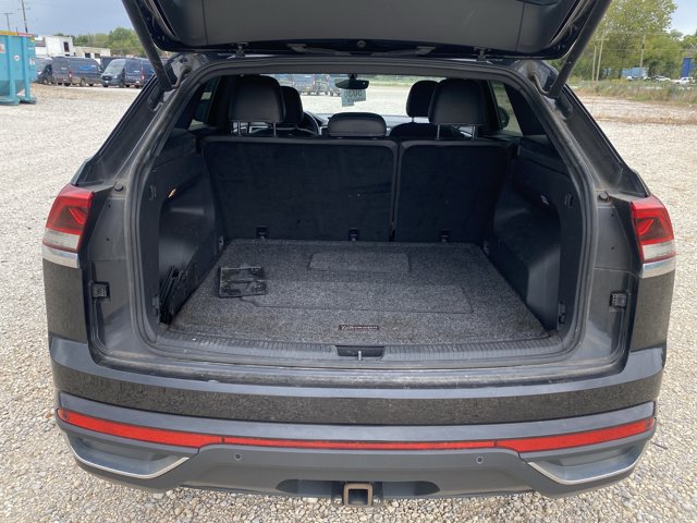 Used 2021 Volkswagen Atlas Cross Sport SE w/ Panoramic Sunroof Package FWD image 7
