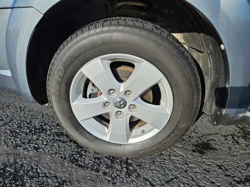 Used 2010 Dodge Journey SXT image 9