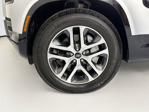 Used 2024 Land Rover Defender 130 X-Dynamic SE image 31