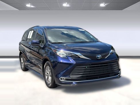 Used 2021 Toyota Sienna XLE FWD image 7