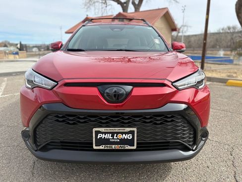 Used 2024 Toyota Corolla Cross SE image 2