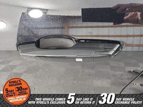 Used 2025 Chevrolet Traverse LT image 15