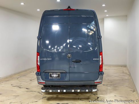 Used 2021 Mercedes-Benz Sprinter 2500 image 5