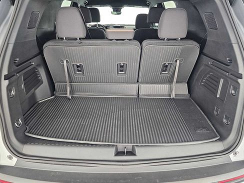 Used 2026 Chevrolet Traverse LT w/ Enhanced Driving Package FWD image 15