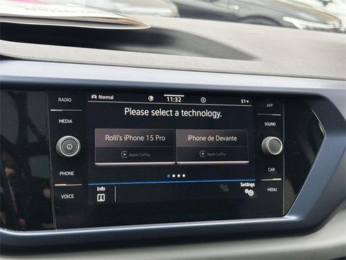 Certified 2022 Volkswagen Taos SE w/ Panoramic Sunroof Package image 37