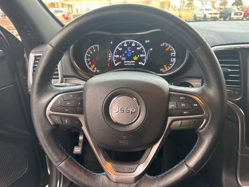 Used 2019 Jeep Grand Cherokee Laredo image 10