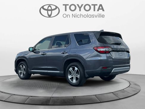 Used 2025 Honda Pilot EX-L image 3