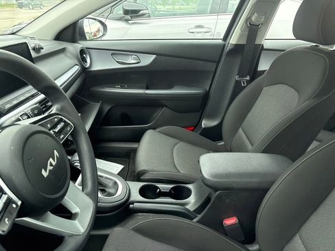 Certified 2022 Kia Forte LXS w/ LXS Technology Package FWD image 19