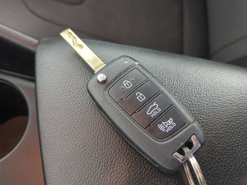 Used 2024 Hyundai Elantra SE FWD image 35