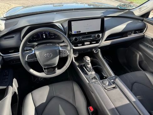 Certified 2026 Toyota Grand Highlander Limited AWD/4WD image 6