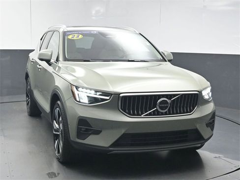 Used 2023 Volvo XC40 B5 Plus w/ Protection Package Premier image 2