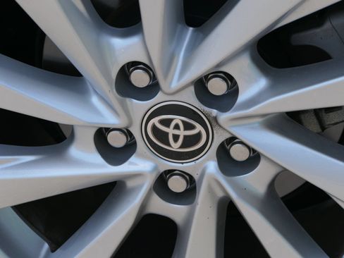 Used 2023 Toyota Camry LE FWD image 11