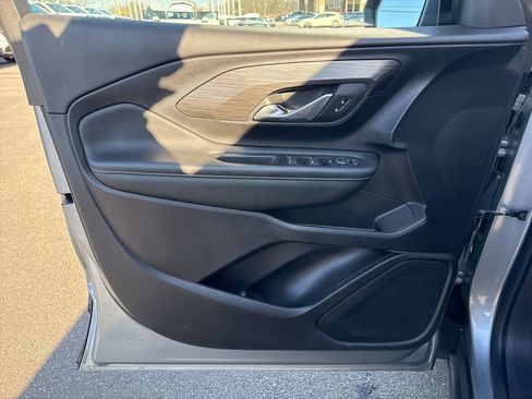 Used 2024 GMC Terrain SLE w/ Driver Convenience Package image 26