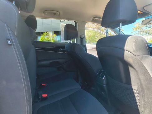 Used 2019 Kia Sorento L image 23