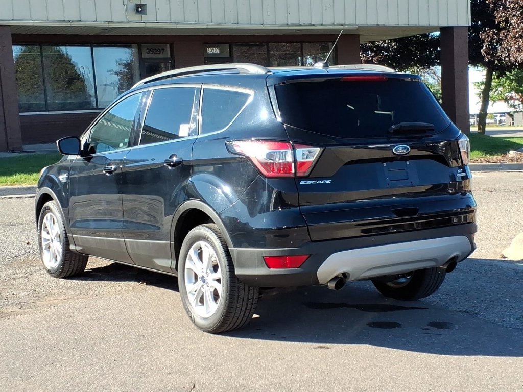 Used 2017 Ford Escape SE w/ Equipment Group 201A FWD image 3