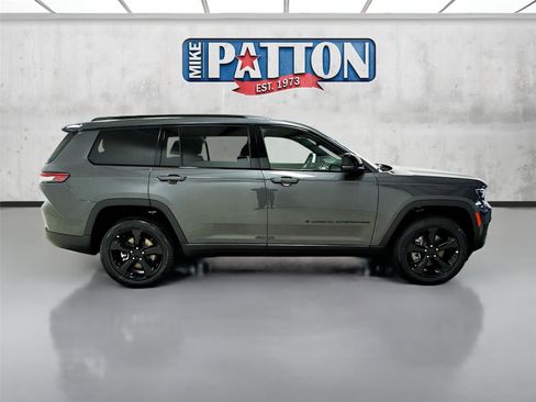 Used 2025 Jeep Grand Cherokee L Limited w/ Black Appearance Package image 8