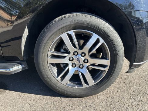 Used 2023 Ford Expedition Limited image 9