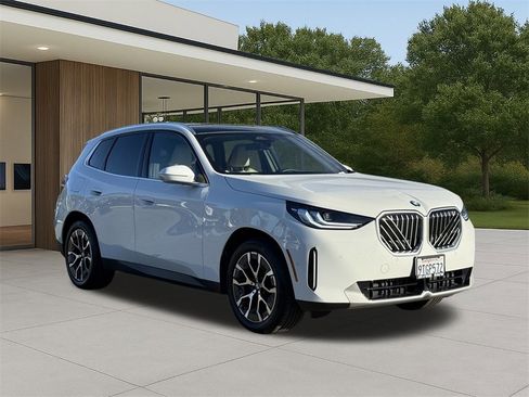 Used 2025 BMW X3 xDrive30i w/ Convenience Package image 5