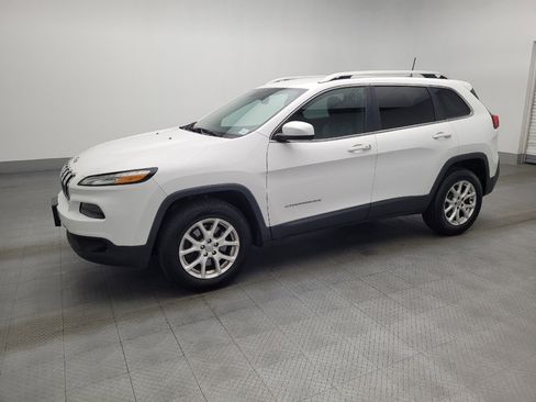 Used 2018 Jeep Cherokee Latitude Plus image 2