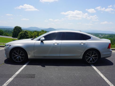 Used 2018 Volvo S90 T6 Momentum w/ Convenience Package image 4