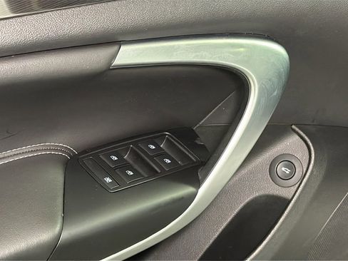 Used 2014 Buick Regal Premium w/ Driver Confidence Package #2 image 19