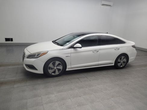 Used 2017 Hyundai Sonata Limited w/ Ultimate Package 02 FWD image 2
