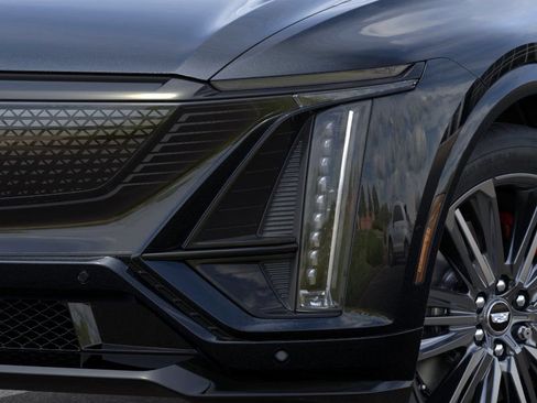 New 2026 Cadillac Lyriq V AWD/4WD image 10