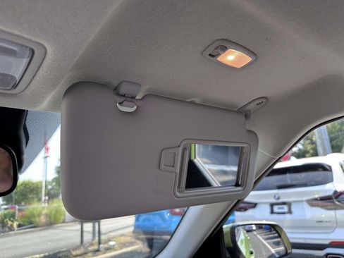 Used 2024 Hyundai Venue SEL FWD image 28