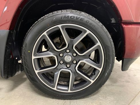 Used 2019 RAM 1500 Laramie image 29