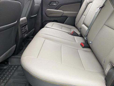 Used 2025 Chevrolet Colorado ZR2 w/ Technology Package image 18