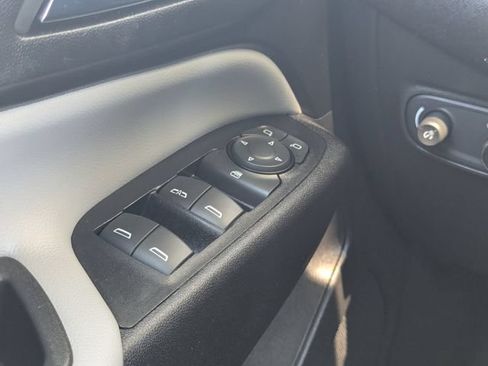 Used 2019 Chevrolet Equinox LT FWD image 15