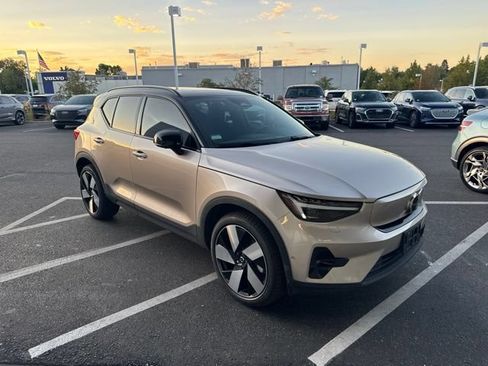 Used 2023 Volvo XC40 Recharge Ultimate w/ Protection Package Premier AWD/4WD image 2