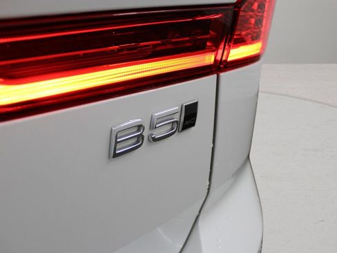 Certified 2025 Volvo XC60 B5 Core image 64