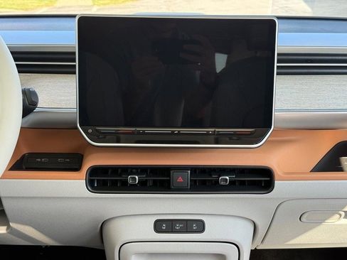 New 2025 Volkswagen ID. Buzz 1st Edition image 7