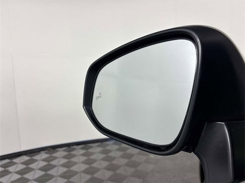 Used 2022 Toyota Venza XLE image 25