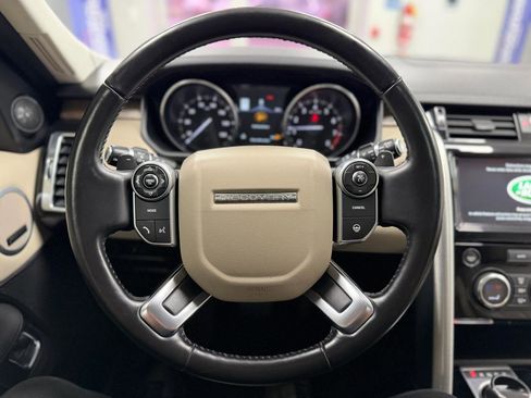 Used 2017 Land Rover Discovery HSE image 17