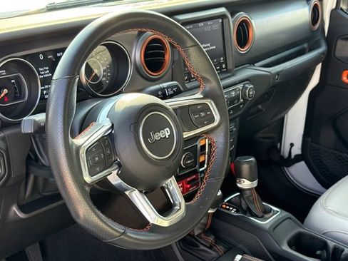 Used 2023 Jeep Gladiator Mojave AWD/4WD image 19