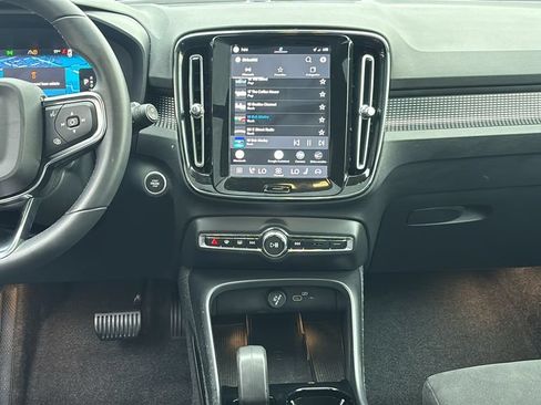 Certified 2025 Volvo XC40 B5 Plus AWD/4WD image 6