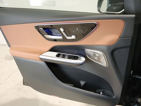 Used 2026 Mercedes-Benz GLC 300 4MATIC image 29