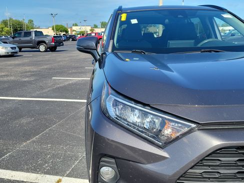 Used 2021 Toyota RAV4 XLE w/ Convenience Package FWD image 7