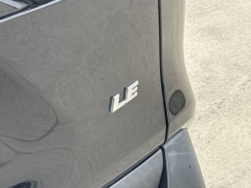 Used 2021 Toyota RAV4 LE image 21