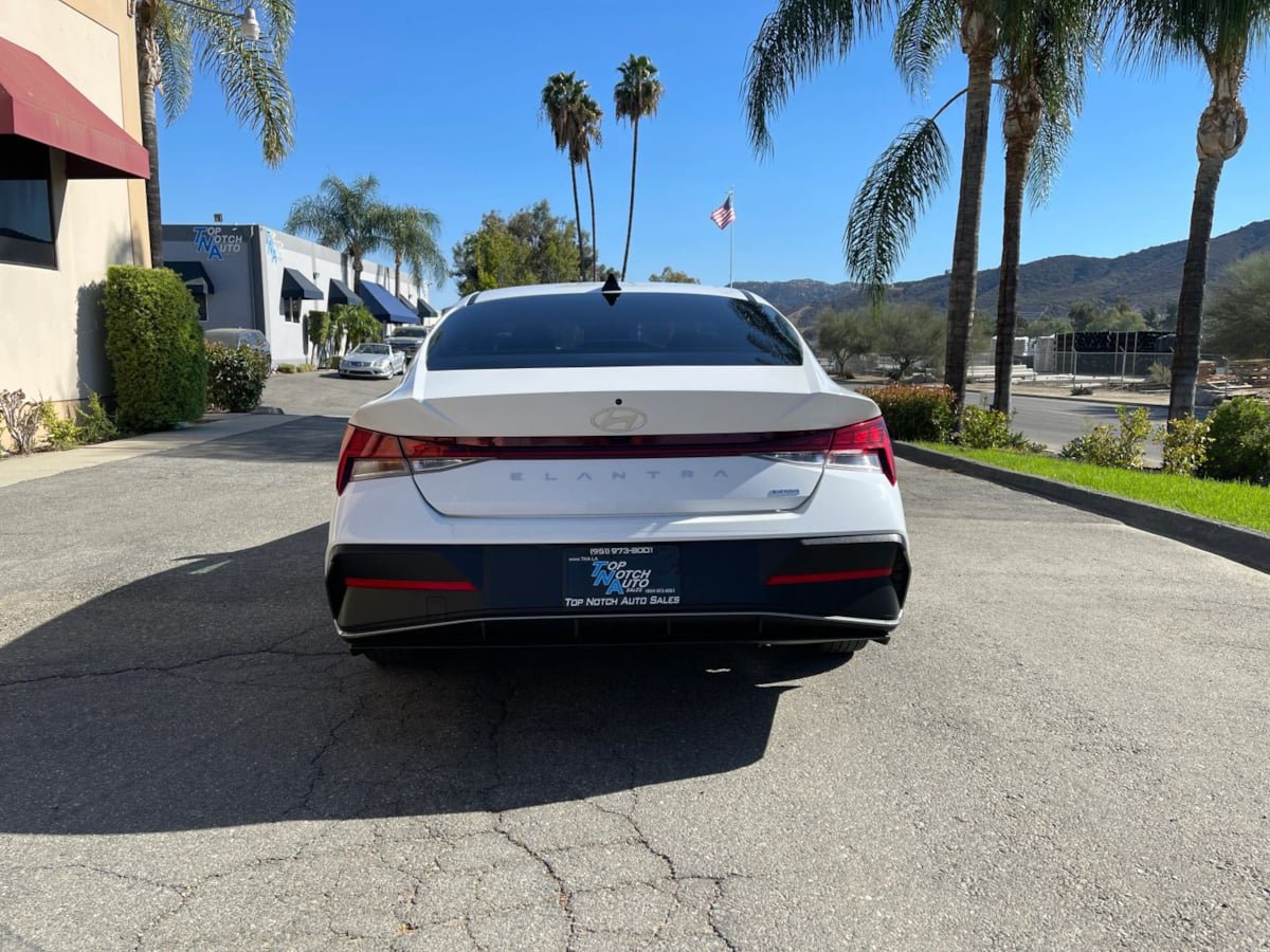 Used 2024 Hyundai Elantra Blue FWD image 6