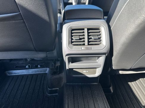 Used 2022 Volkswagen Taos SE image 15