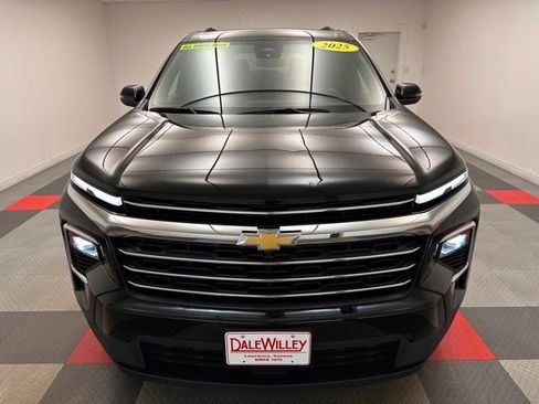 Used 2025 Chevrolet Traverse LT AWD/4WD image 2