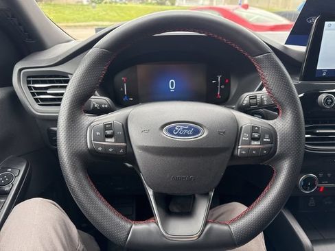Certified 2025 Ford Escape ST-Line Select AWD/4WD image 18
