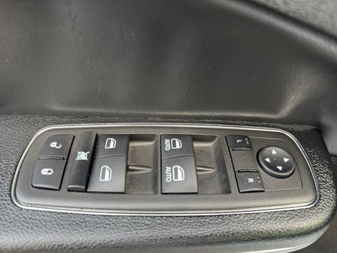 Used 2023 Chrysler 300 Touring w/ Sport Appearance Package image 13