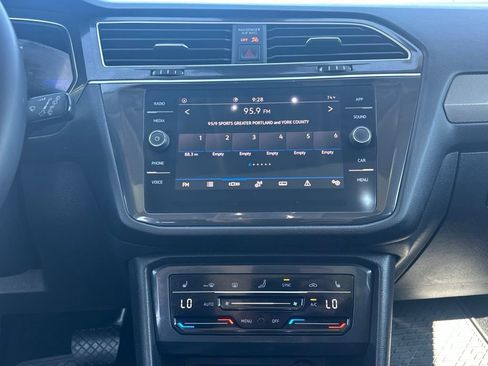 Used 2023 Volkswagen Tiguan SE w/ Panoramic Sunroof Package FWD image 21