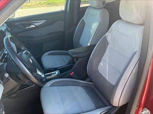 Used 2025 Chevrolet TrailBlazer LT w/ Convenience Package FWD image 23